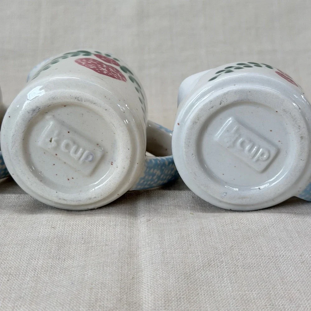 Vintage Ceramic Measuring Cups Set of 4 Folk Art Heart Kitchen Decor 80s